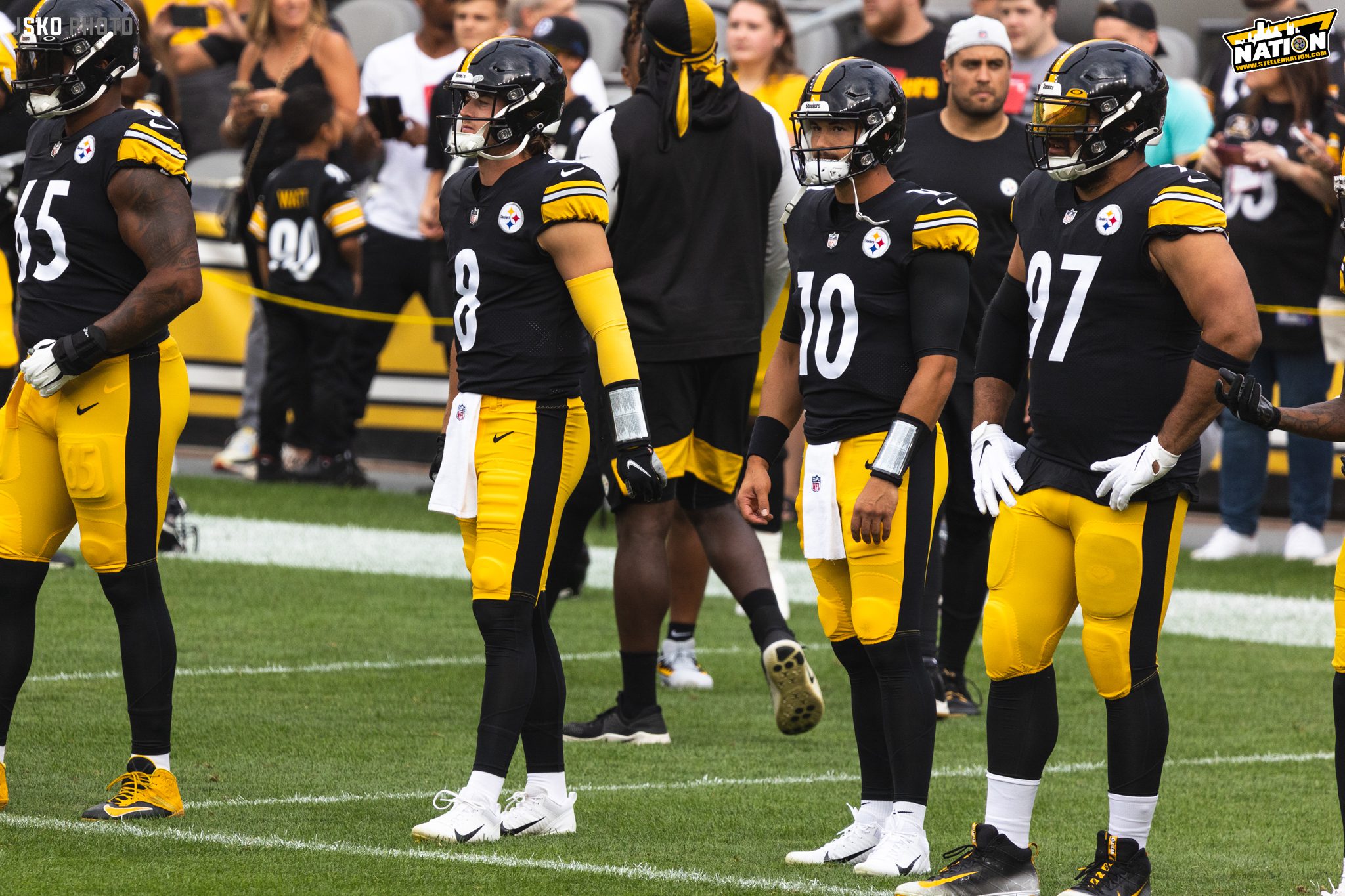 Steelers quarterbacks Mitch Trubisky and Kenny Pickett