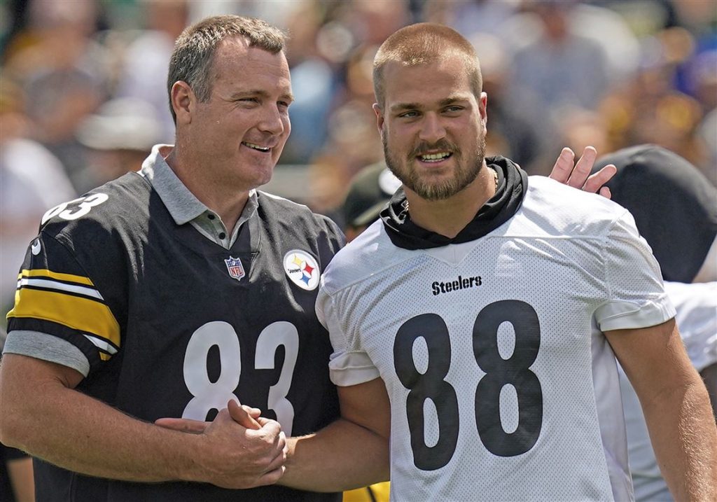 Steelers tight end Pat Freiermuth with legend Heath Milelr