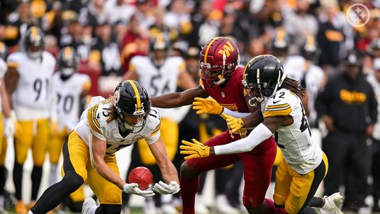 Steelers' Ben Skowronek and James Pierre go for a muffed punt against the Commanders during Week 10