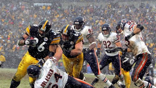 Steelers Jerome Bettis (#36) of the Pittsburgh Steelers runs over Brian Urlacher (#54) the Chicago Bears for a touchdown on December 11, 2005 at Heinz Field in Pittsburgh, Pennsylvania. The Steelers defeated the Bears 21-9. Photo Credit: Ezra Shaw / Getty Images Steelers Jerome Bettis (#36) of the Pittsburgh Steelers runs over Brian Urlacher (#54) the Chicago Bears for a touchdown on December 11, 2005 at Heinz Field in Pittsburgh, Pennsylvania. The Steelers defeated the Bears 21-9. Photo Credit: Ezra Shaw / Getty Images