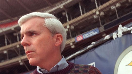 Former Steelers Director of Football Operations Tom Donahoe selected Leon Searcy in the first round of the 1992 draft Former Steelers Director of Football Operations Tom Donahoe selected Leon Searcy in the first round of the 1992 draft