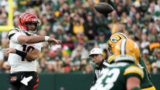 Steelers' Mike Tomlin Gets Lit Up By Reporter After Seriously Bashing The Browns (Steelers News). Photo by Morry Gash / AP Photo