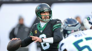 NFL Insider Exposed Exactly Who's Blocking The Aaron Rodgers And Steelers Agreement (Steelers News). Photo by Vincent Carchietta / Imagn Images