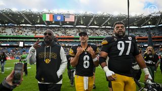 Steelers' Mike Tomlin Was "Probably Disappointed" After Aaron Rodgers' Big Decision Went Wrong In Week 4 (Steelers News). Photo by Ben McShane / Pittsburgh Steelers