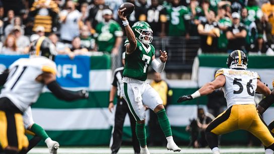 Jets quarterback Justin Fields delivers a pass against the Steelers in Week 1 of the 2025 NFL Season.