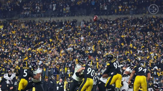 Baltimore Ravens kicker, Tyler Loop, misses the a game-winning field goal wide right in Week 18 of the 2025 NFL Regular Season.