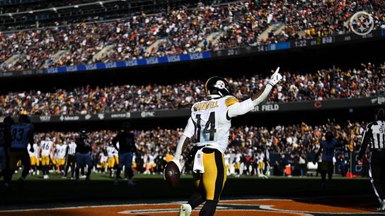 Steelers running back Kenneth Gainwell (14) during a regular season matchup between the Pittsburgh Steelers and Chicago Bears. Steelers running back Kenneth Gainwell (14) during a regular season matchup between the Pittsburgh Steelers and Chicago Bears.