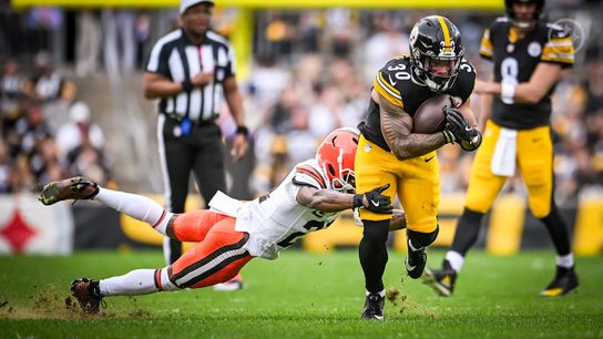 Steelers running back Jaylen Warren (30) during a regular season game against the Cleveland Browns. Steelers running back Jaylen Warren (30) during a regular season game against the Cleveland Browns.