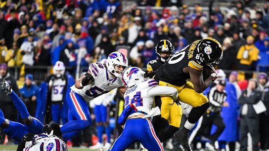 Steelers tight end Darnell Washington (80) during a regular season matchup between the Pittsburgh Steelers and Buffalo Bills.