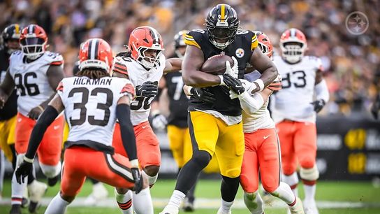Steelers tight end Darnell Washington (80) during a regular season matchup between the Pittsburgh Steelers and Cleveland Browns.