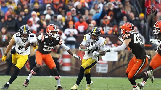 Steelers tight end Pat Freiermuth (88) and Steelers running back Kenneth Gainwell (14) during a regular season matchup between the Pittsburgh Steelers and Cleveland Browns.