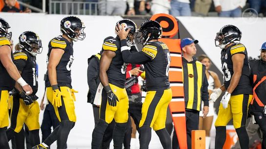 Steelers tight end Jonnu Smith (81) and quarterback Aaron Rodgers (8) during a regular season game against the Cincinnati Bengals. Steelers tight end Jonnu Smith (81) and quarterback Aaron Rodgers (8) during a regular season game against the Cincinnati Bengals.