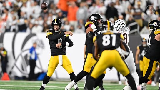 Steelers quarterback Aaron Rodgers (8) passes to tight end Jonnu Smith (81) during a matchup against the Cincinnati Bengals. Steelers quarterback Aaron Rodgers (8) passes to tight end Jonnu Smith (81) during a matchup against the Cincinnati Bengals.