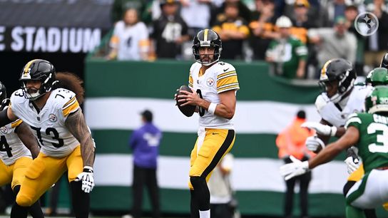 Steelers' Aaron Rodgers (8) in a game against the New York Jets Steelers Aaron Rodgers