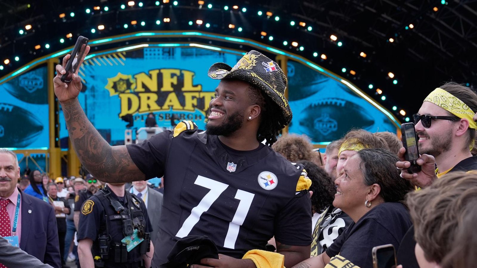 Steelers Get Harsh News About Their 2026 NFL Draft Class (Steelers News). Photo by Sue Ogrocki / AP Photo
