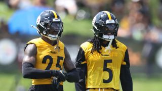 Steelers’ Overlooked Offseason Crisis Could Be Solved By Someone Familiar To Mike McCarthy (Steelers News). Photo by Charles LeClaire / Imagn Images 