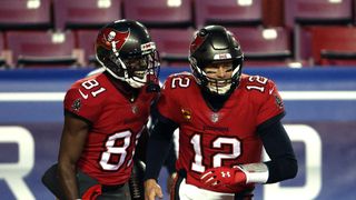 Former Steelers WR Antonio Brown Appears To Taunt Tom Brady On The 8th Day Of Police Standoff By Posting Tawdry Photos On Social Media (Steelers News)