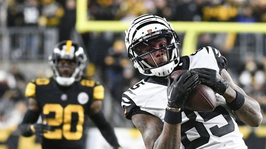 Steelers, Cam Sutton watches as Tee Higgins catches a pass Steelers, Cam Sutton watches as Tee Higgins catches a pass