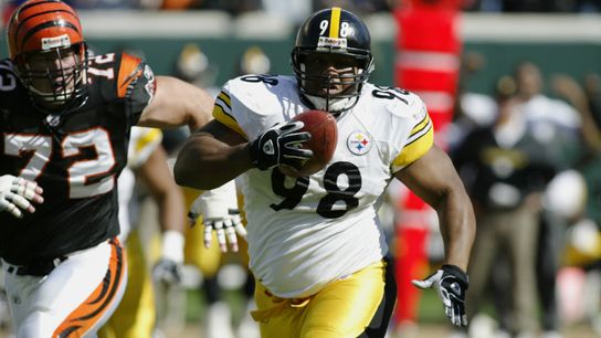 Steelers defensive lineman Casey Hampton