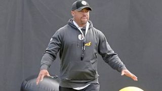 Steelers Running Backs Coach Eddie Faulkner Using Game-Like Circumstances to Develop Deep Running Back Room for 2022 (Steelers News)