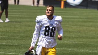 Rookie TE Pat Freiermuth Suffers Apparent Injury at Steelers Training Camp (Injury News)