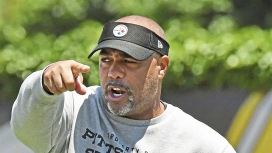 Steelers defensive coordinator Teryl Austin