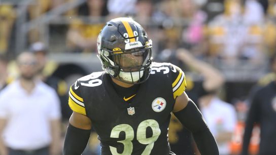 Steelers Minkah Fitzpatrick going for a tackle