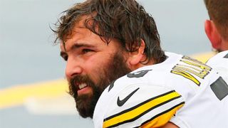 Steelers Nearly Lost Alejandro Villanueva Because Of A Last Minute Phone Call With Philadelphia In 2014 (Alejandro Villanueva). Photo by Getty Images