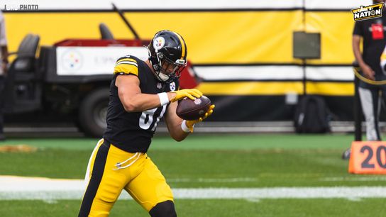 Steelers tight end, Zach Gentry prepares to catch a pass during warmups prior to a 2022 regular season game at Acrisure Stadium in Pittsburgh, PA. | Photo Credit: Jordan Schofield / SteelerNation (Twitter: @JSKO_PHOTO) Steelers tight end, Zach Gentry prepares to catch a pass during warmups prior to a 2022 regular season game at Acrisure Stadium in Pittsburgh, PA. | Photo Credit: Jordan Schofield / SteelerNation (Twitter: @JSKO_PHOTO)