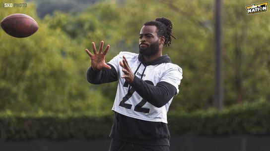 Steelers running back Najee Harris (#22) getting ready to catch a ball during 2022 training camp in Latrobe, PA |
Steelers running back Najee Harris (#22) getting ready to catch a ball during 2022 training camp in Latrobe, PA |