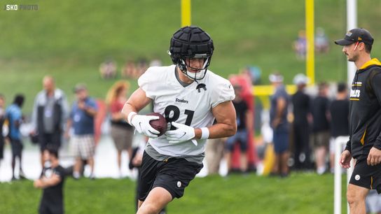 Steelers tight end, Zach Gentry runs after catching a pass during 2022 training camp at St. Vincent College in Latrobe, PA. | Photo Credit: Jordan Schofield / SteelerNation (Twitter: @JSKO_PHOTO) Steelers tight end, Zach Gentry runs after catching a pass during 2022 training camp at St. Vincent College in Latrobe, PA. | Photo Credit: Jordan Schofield / SteelerNation (Twitter: @JSKO_PHOTO)