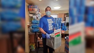 Former Steeler Charlie Batch Helps Families In Need (Steelers News)