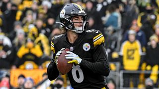 Richard Sherman Suggests Steelers 1st Round QB Kenny Pickett Could Likely Become A Bust Because Of Gloves (2022 NFL Draft Selections)