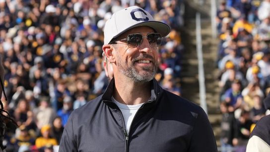 Potential Steelers Quarterback Option Could Quietly Be Waiting For Aaron Rodgers To Bail On Pittsburgh (Steelers News)