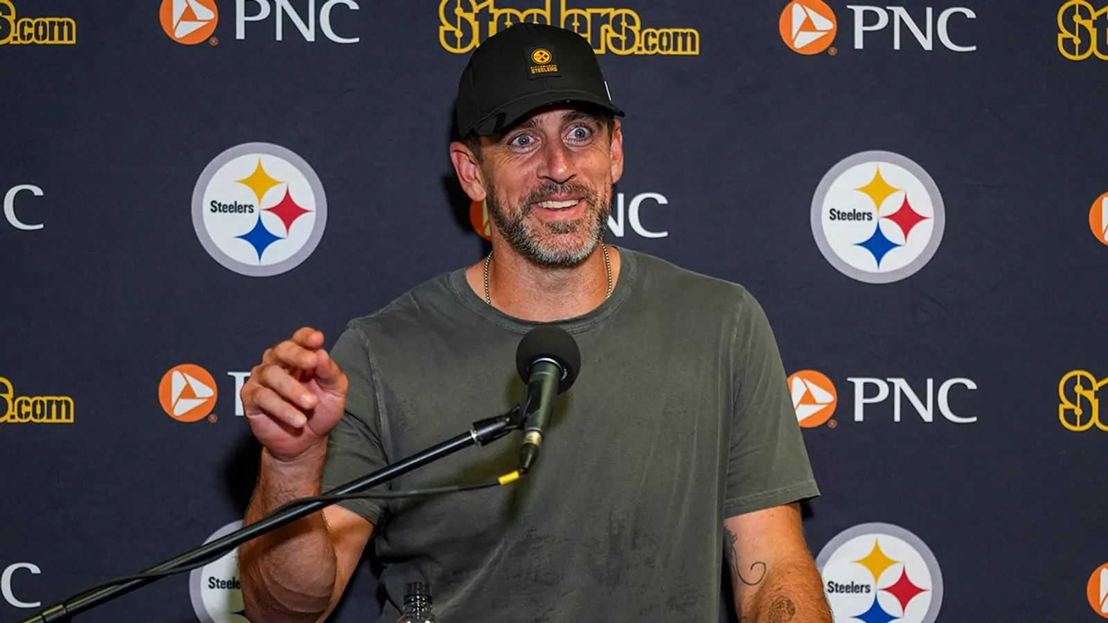 2 Free Agent QBs Are Waiting For A Decision From Steelers' Aaron Rodgers With Interest In Playing For Pittsburgh (Steelers News). Photo by AP Photo / Matt Slocum