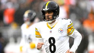 Astronomical Expectation For Steelers’ New Contract With Aaron Rodgers Revealed (Steelers News). Photo by David Richard / AP Photo