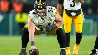Steelers' Zach Frazier Has Direct Response After Being Pulled At Practice For Bad Snaps (Steelers News). Photo by Mitchell Leff / Getty Images