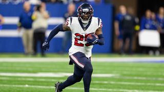 Steelers' New Cornerback Desmond King May Play A Similar Role To That Of Cam Sutton In 2023 (Steelers News). Photo by Zach Bolinger / AP