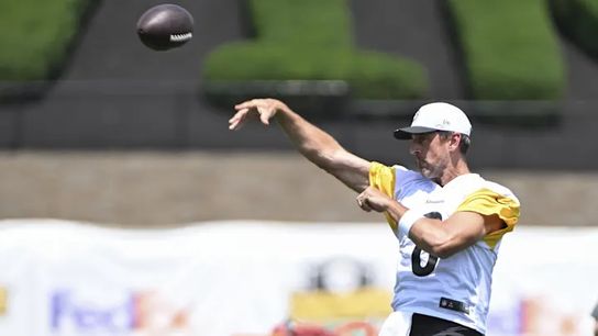 Steelers' Aaron Rodgers Receives Authoritative Message From Star Tight End (Steelers News)