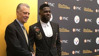 Steelers Great Antonio Brown Has Epic Meltdown During Unstable Roast Session Of His Team, City, And Fans (Antonio Brown News). Photo by Andrew Rush / Pittsburgh Post-Gazette