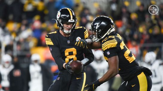 Steelers QB Kenny Pickett hands off to RB Najee Harris | Aaron Anastasia Steelers.com