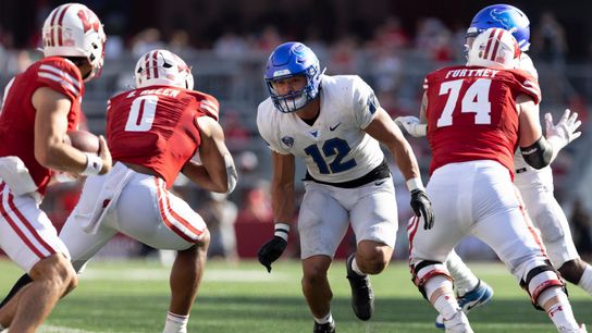Buffalo Bulls' Joe Andreessen gets ready to stop the run. Steelers' Joe Andreessen