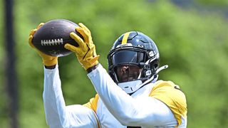 Steelers' Top Offensive Weapon Sends Strong Message to Pittsburgh's Fan Base (Steelers News). Photo by Sebastian Foltz / Pittsburgh Post-Gazette