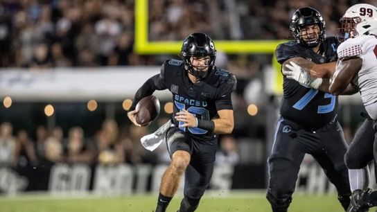 John Rhys Plumlee running upfield against Temple in 2022