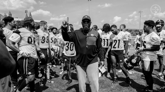 Steelers' Mike Tomlin Called Out By Big Rival For Controversial Roster Decision (Steelers News)