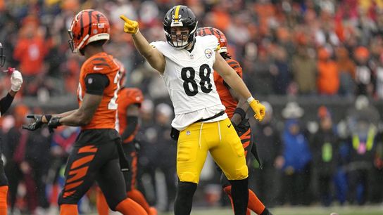 Steelers QB Aaron Rodgers Gets Honest About Pat Freiermuth's Mindset Amid Lack Of Targets (Steelers News)