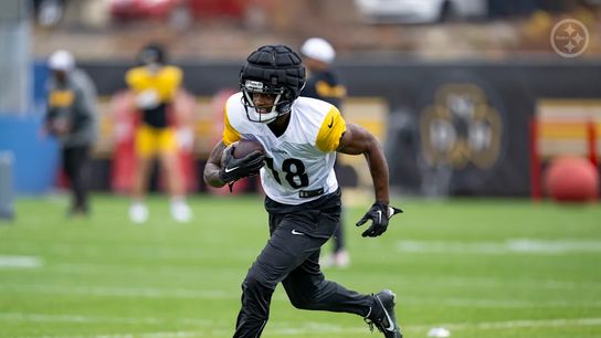 Pittsburgh Steelers trade deadline acquisition Mike Williams during his first practice with the team in 2024. 