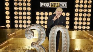 Steelers' HOF QB Terry Bradshaw Blindsided By Clueless Chris Walllace With 50 Year Old Questions About His Intelligence (Terry Bradshaw). Photo by SI.com