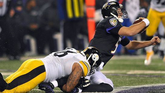 Former Steelers DT Ziggy Hood bats down a pass