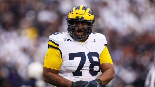 Potential Steelers' pick Kenneth Grant during a game for Michigan Potential Steelers' pick Kenneth Grant during a game for Michigan